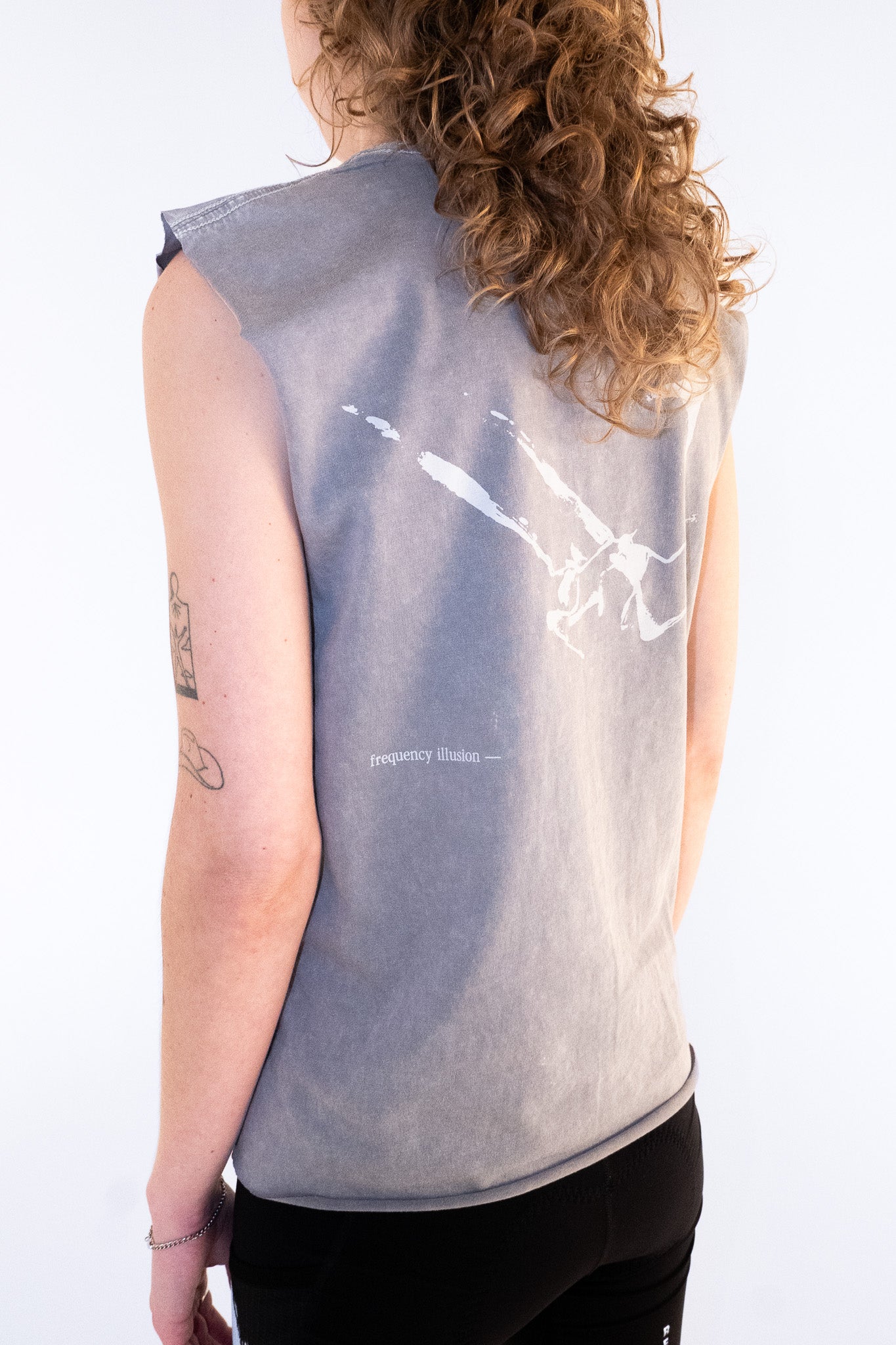 'Frequency Illusion' Muscle Tee