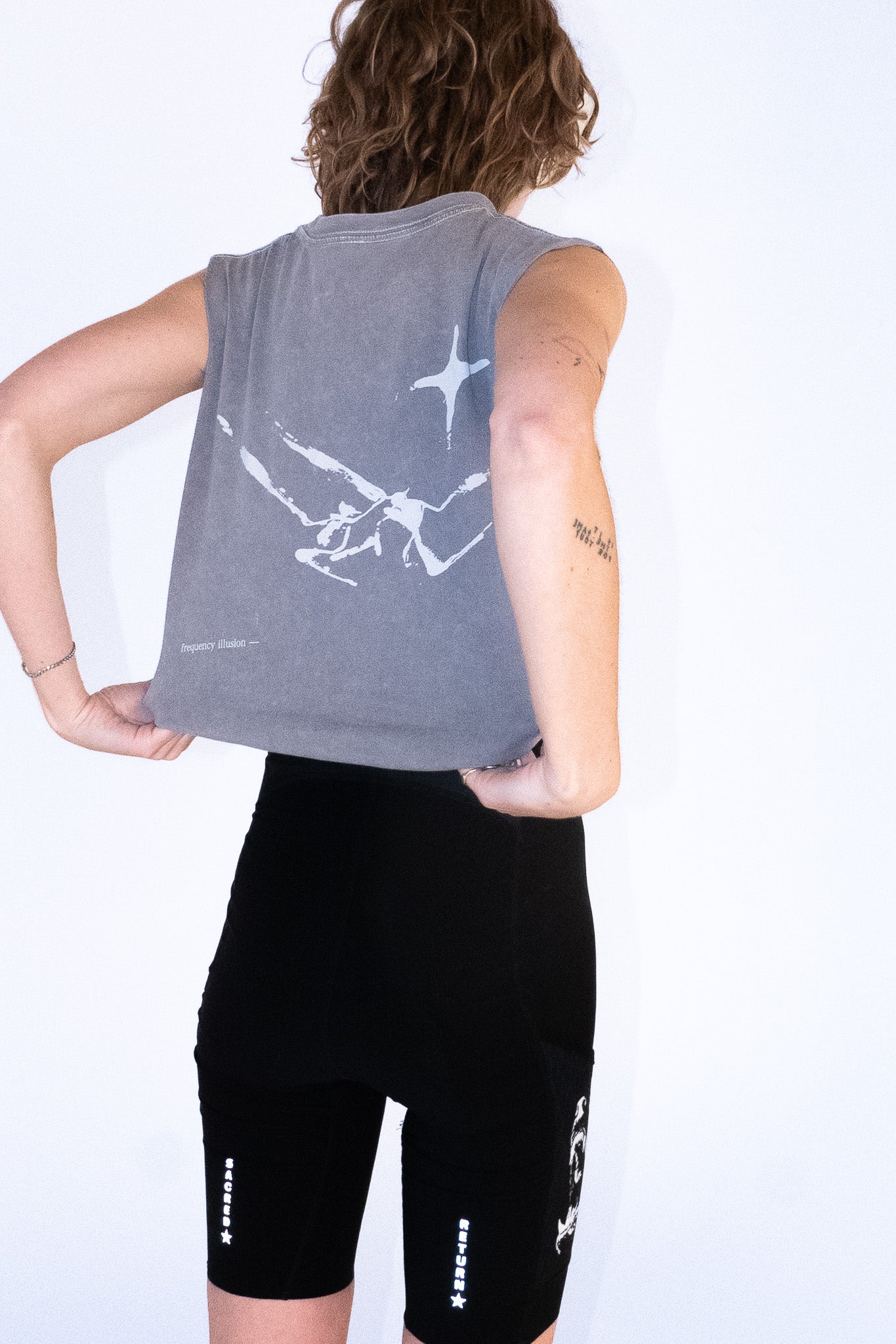 'Frequency Illusion' Muscle Tee